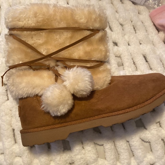 Tan fur boots - Picture 1 of 4